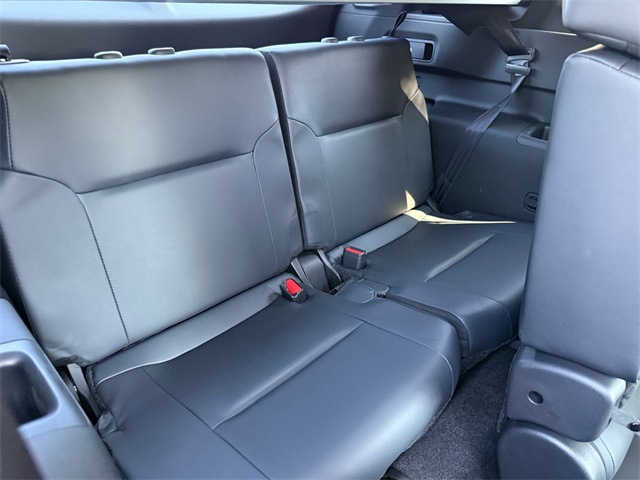 2025 Mitsubishi Outlander SE Image 12 of 35