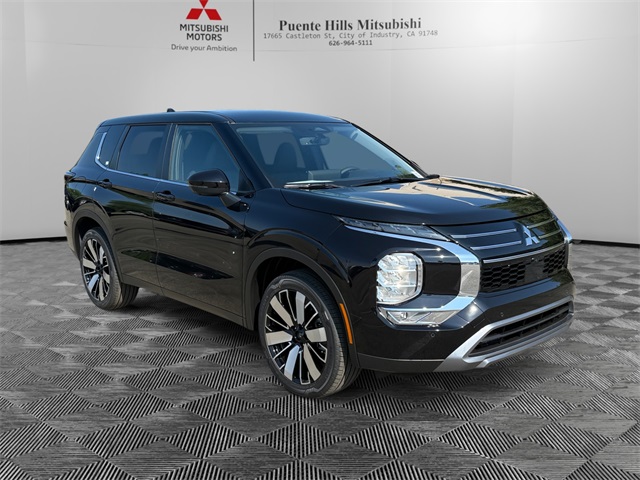 2025 Mitsubishi Outlander SE Image 3 of 35