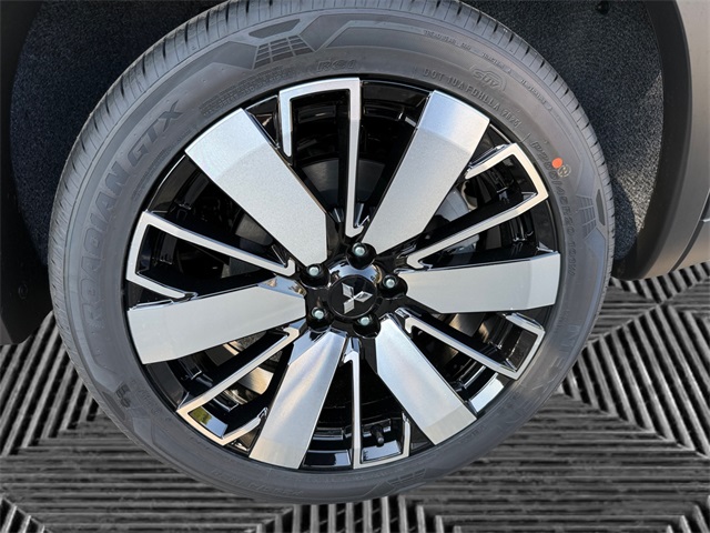 2025 Mitsubishi Outlander SE Image 10 of 35