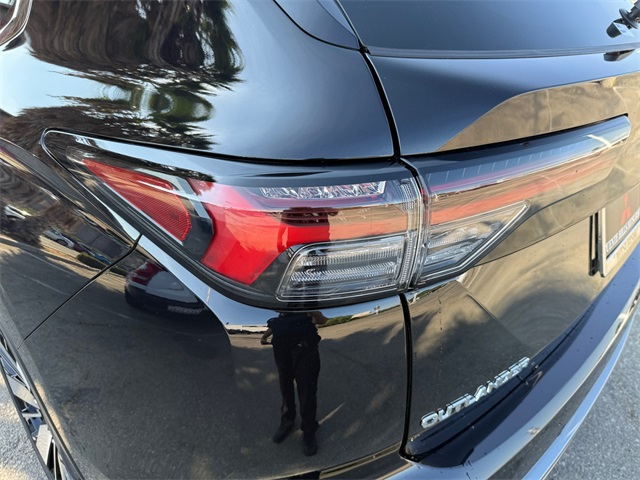 2025 Mitsubishi Outlander SE Image 29 of 35