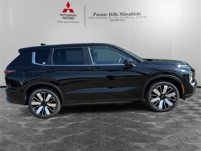 2025 Mitsubishi Outlander SE Image 4 of 35