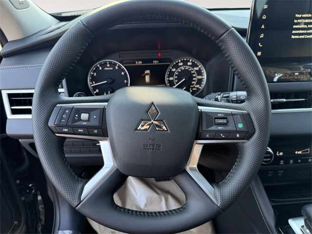 2025 Mitsubishi Outlander SE Image 16 of 35