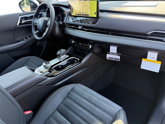 2025 Mitsubishi Outlander SE Image 14 of 35