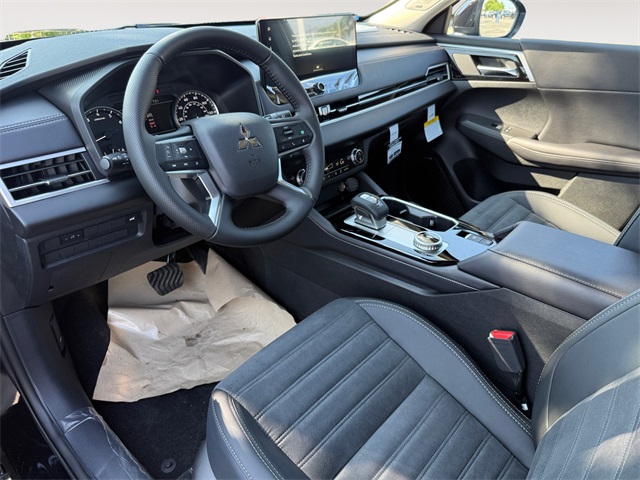 2025 Mitsubishi Outlander SE Image 15 of 35