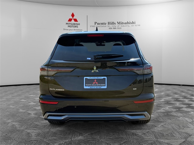 2025 Mitsubishi Outlander SE Image 6 of 35