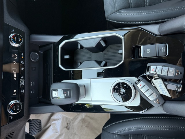 2025 Mitsubishi Outlander SE Image 20 of 35