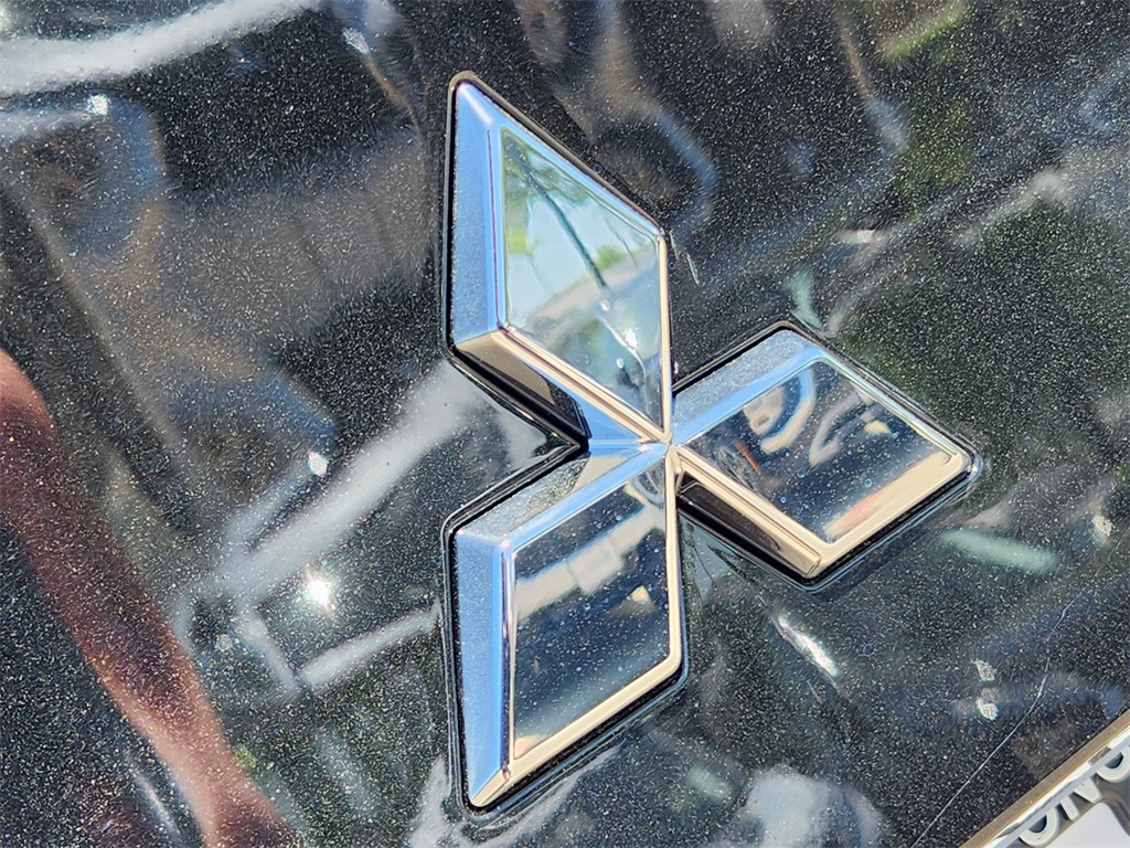 Vehicle image 8 of 22