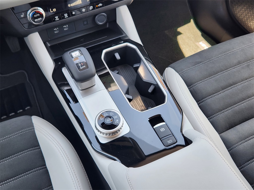 Vehicle image 14 of 22