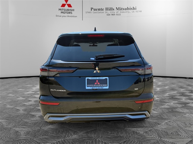 2025 Mitsubishi Outlander SE Image 6 of 33