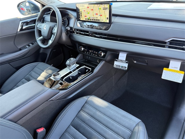 2025 Mitsubishi Outlander SE Image 14 of 33