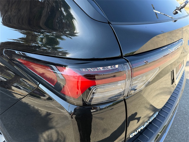 2025 Mitsubishi Outlander SE Image 31 of 33