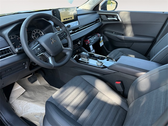 2025 Mitsubishi Outlander SE Image 15 of 33