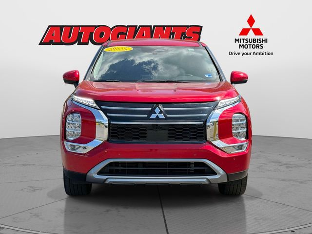 2025 Mitsubishi Outlander SE Image 2 of 25