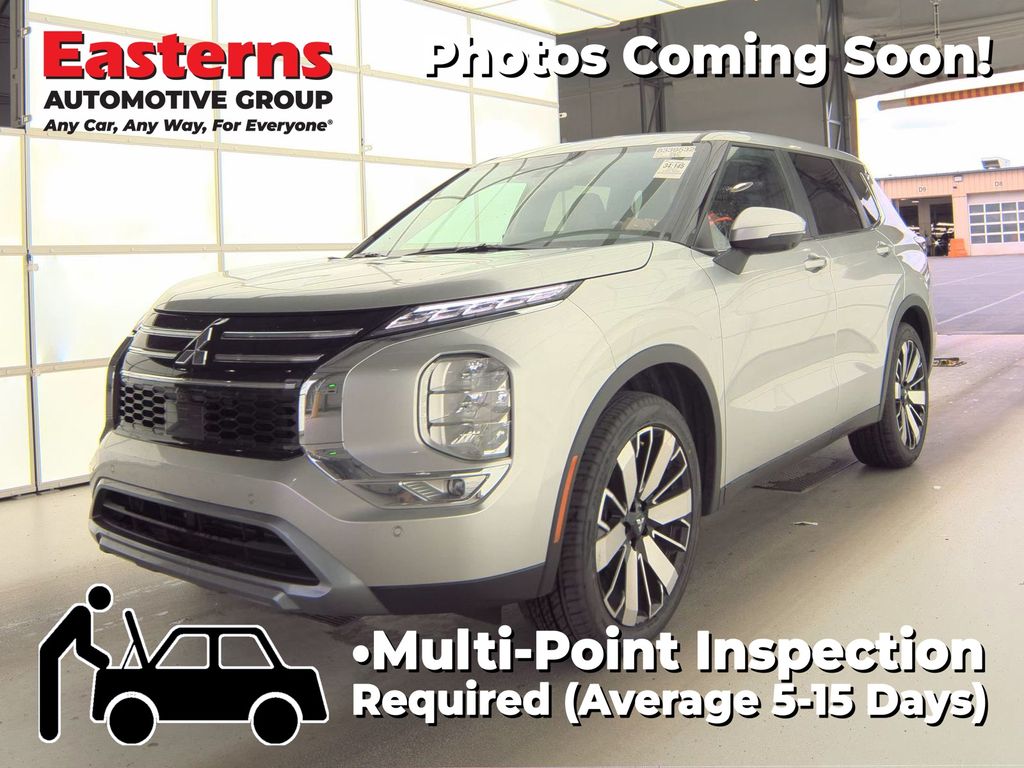 2025 Mitsubishi Outlander SE Image 1 of 1