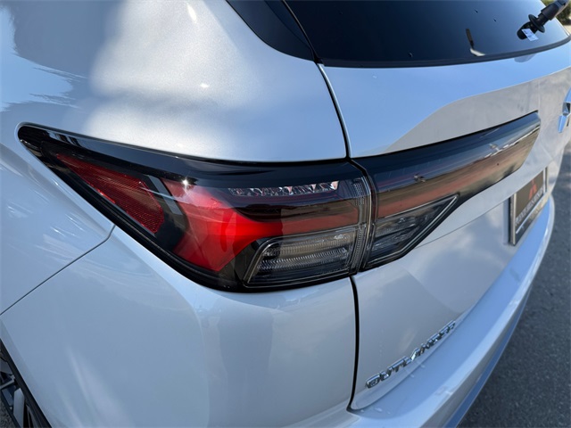 2025 Mitsubishi Outlander SE Image 35 of 35