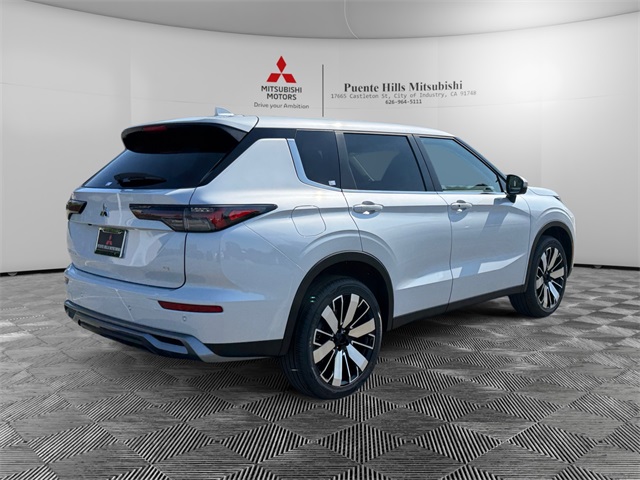 2025 Mitsubishi Outlander SE Image 5 of 35