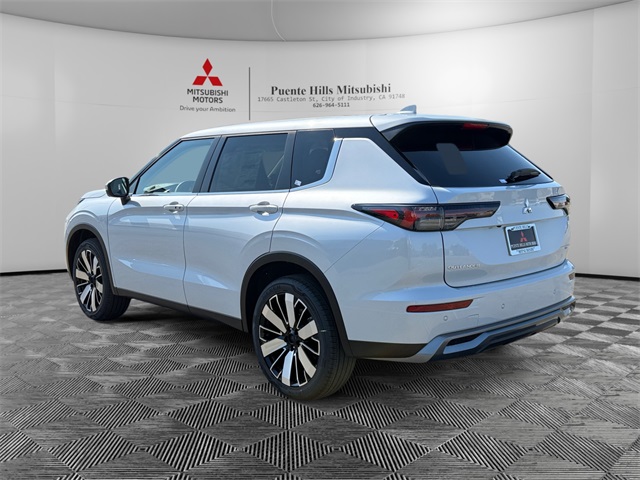 2025 Mitsubishi Outlander SE Image 8 of 35