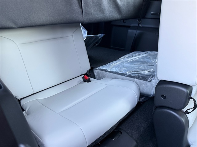 2025 Mitsubishi Outlander SE Image 12 of 35