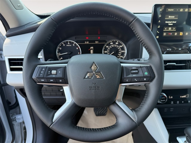 2025 Mitsubishi Outlander SE Image 17 of 35