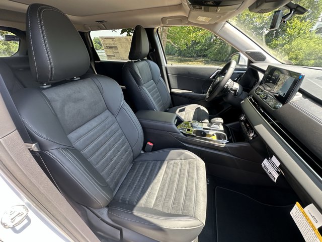 Vehicle image 11 of 14