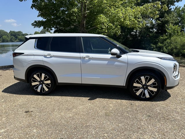Vehicle image 4 of 14