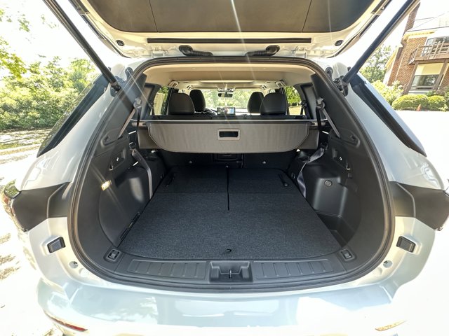 Vehicle image 9 of 14