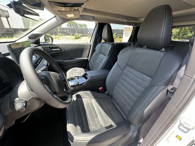 Vehicle image 13 of 14