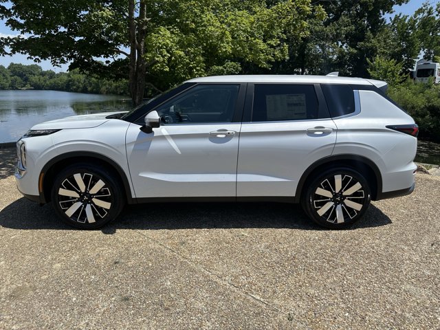 Vehicle image 8 of 14