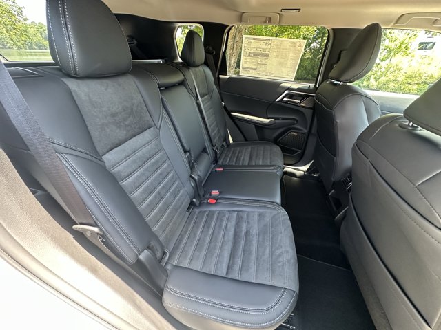 Vehicle image 10 of 14