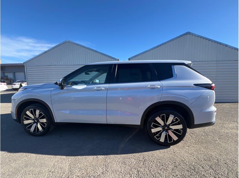 2025 Mitsubishi Outlander SE Image 7 of 23