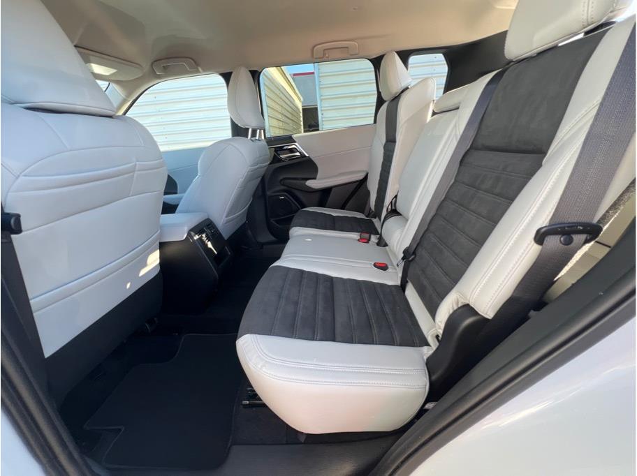 2025 Mitsubishi Outlander SE Image 12 of 23
