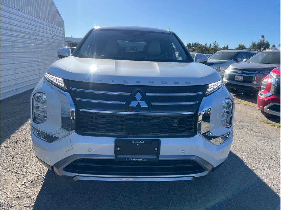 2025 Mitsubishi Outlander SE Image 2 of 23