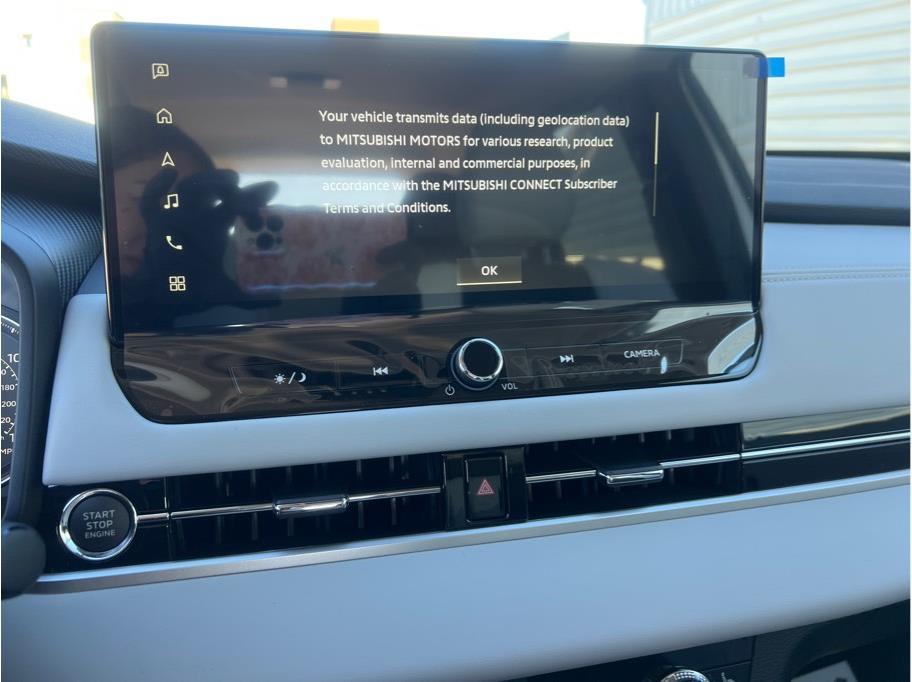 2025 Mitsubishi Outlander SE Image 16 of 23