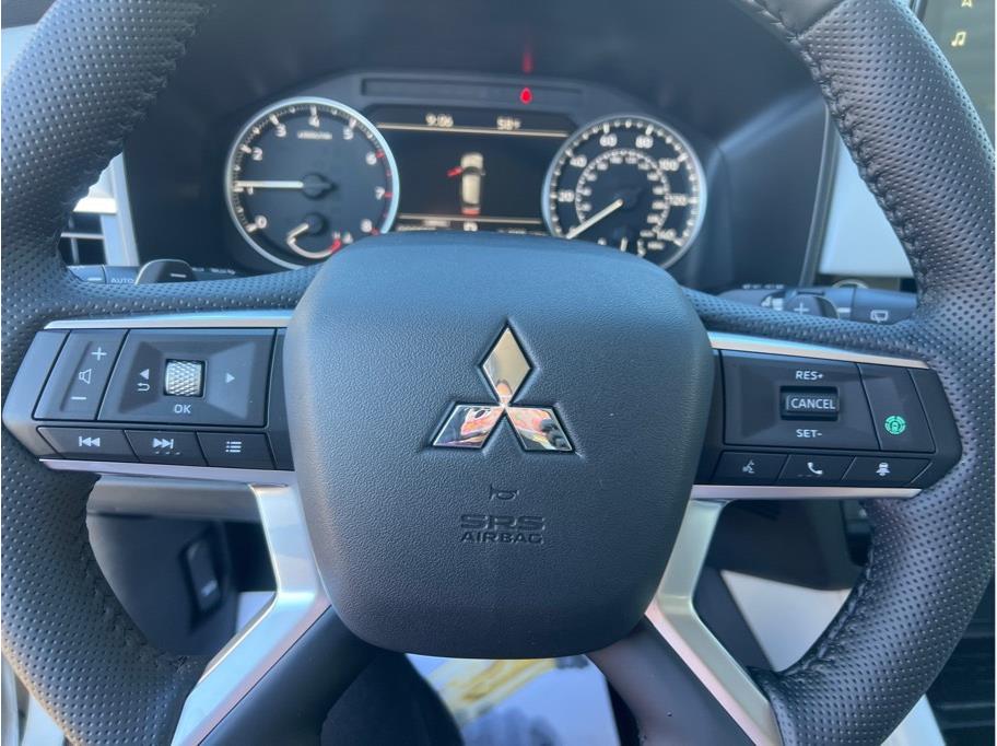 2025 Mitsubishi Outlander SE Image 15 of 23