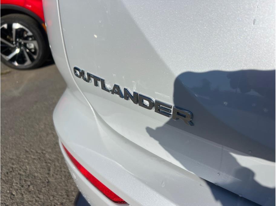 2025 Mitsubishi Outlander SE Image 22 of 23