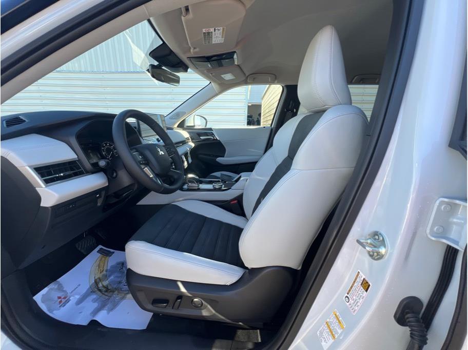 2025 Mitsubishi Outlander SE Image 13 of 23