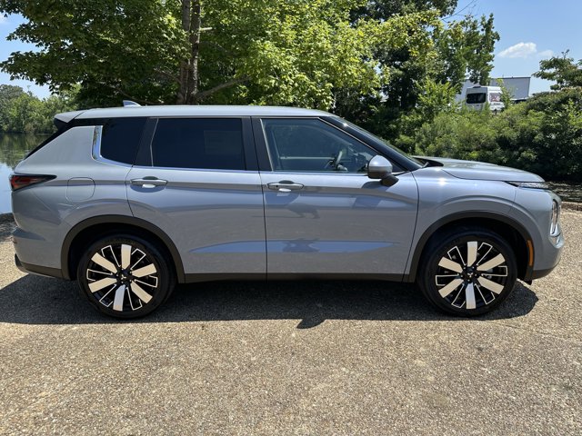 Vehicle image 4 of 14