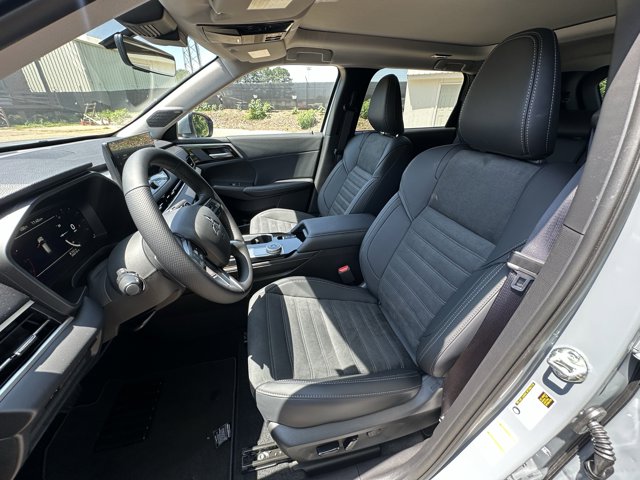 Vehicle image 13 of 14