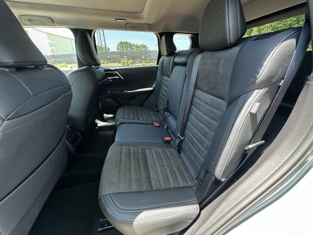 Vehicle image 11 of 14