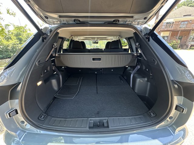 Vehicle image 9 of 14