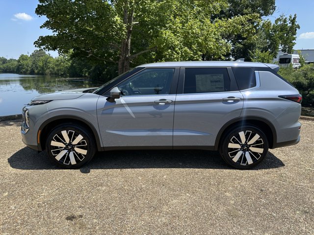 Vehicle image 8 of 14