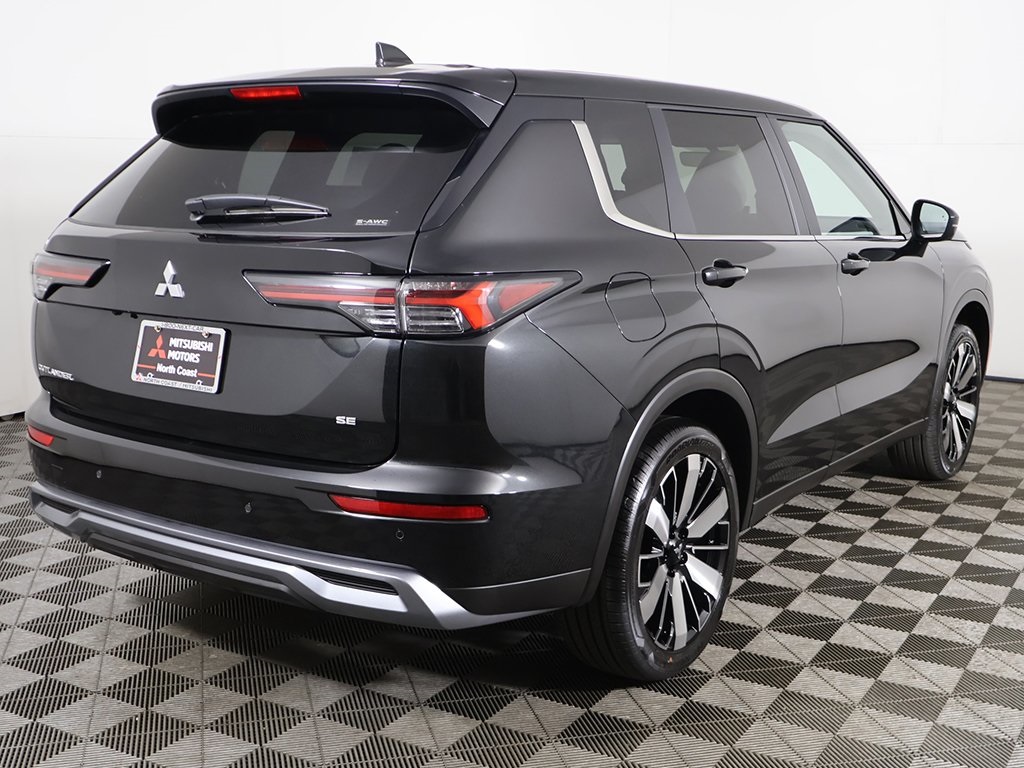 2025 Mitsubishi Outlander SE Image 7 of 57