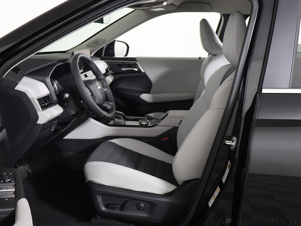 2025 Mitsubishi Outlander SE Image 22 of 57