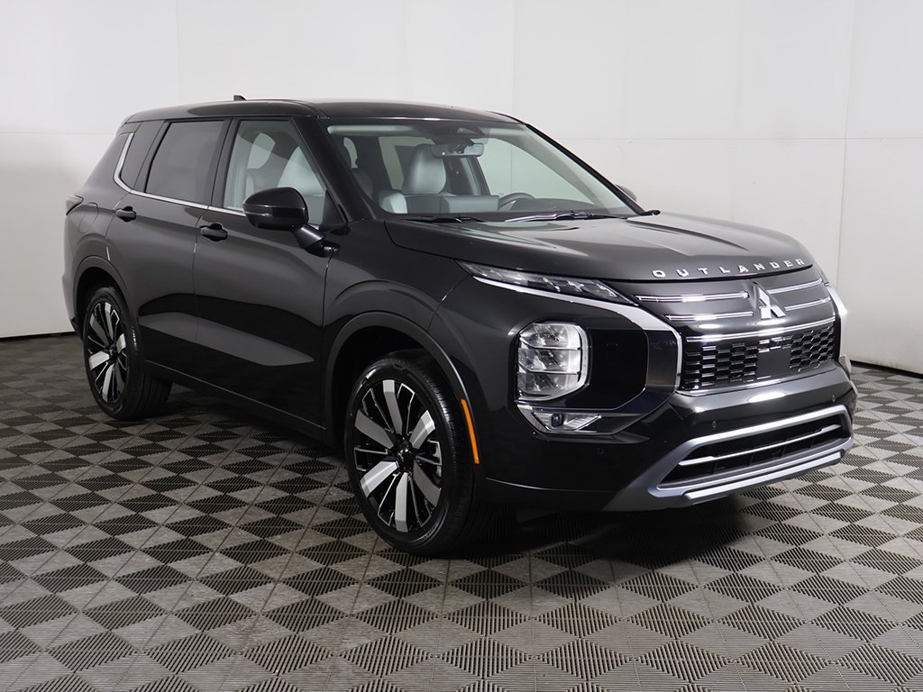 2025 Mitsubishi Outlander SE Image 4 of 57