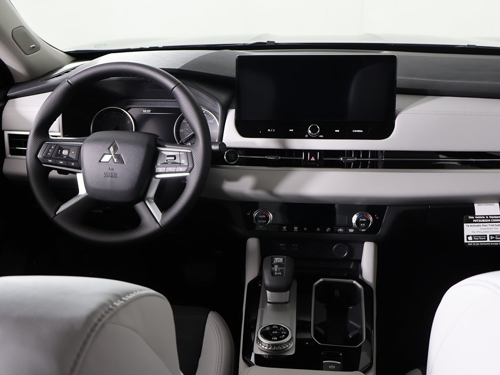 2025 Mitsubishi Outlander SE Image 24 of 57