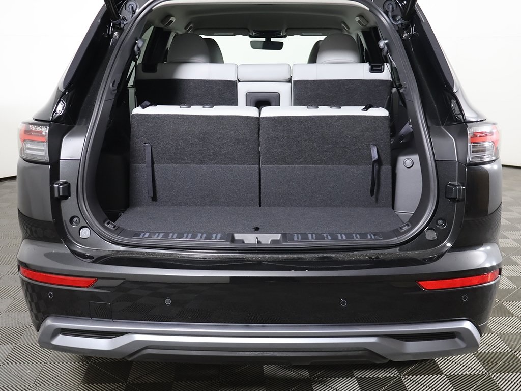 2025 Mitsubishi Outlander SE Image 13 of 57