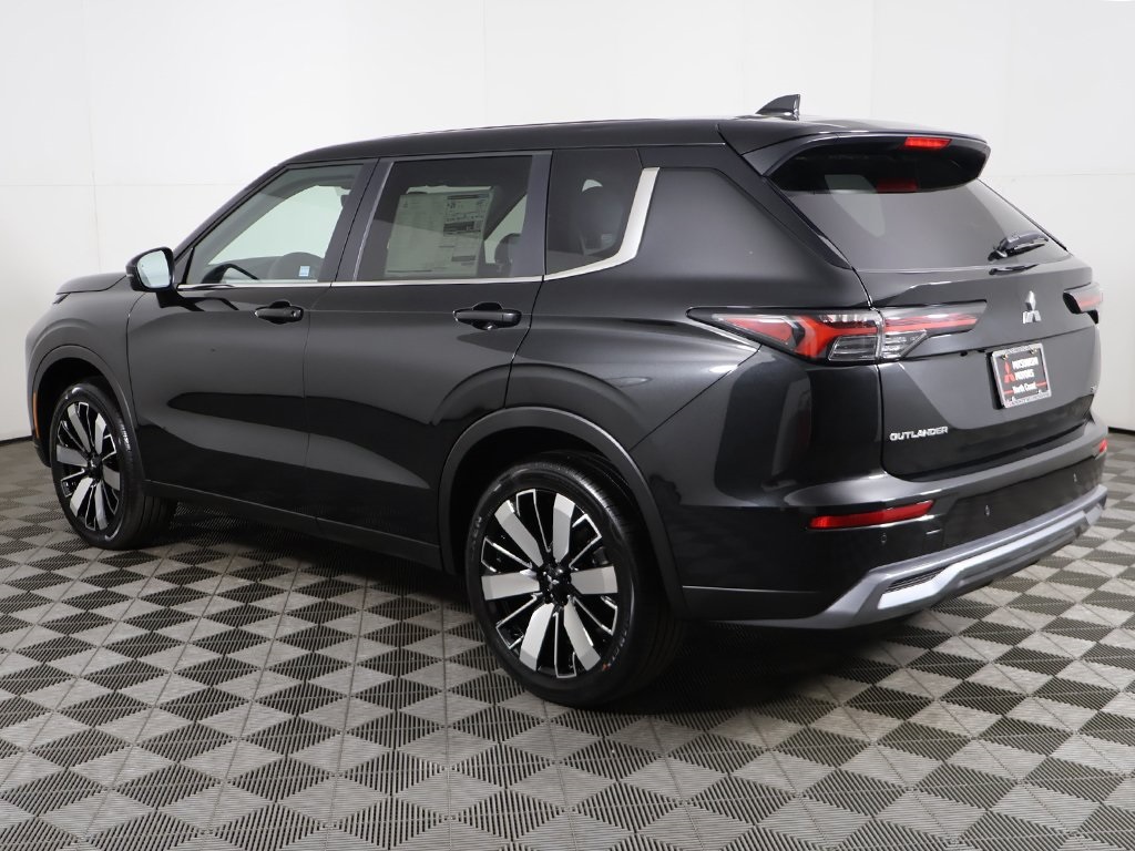 2025 Mitsubishi Outlander SE Image 9 of 57