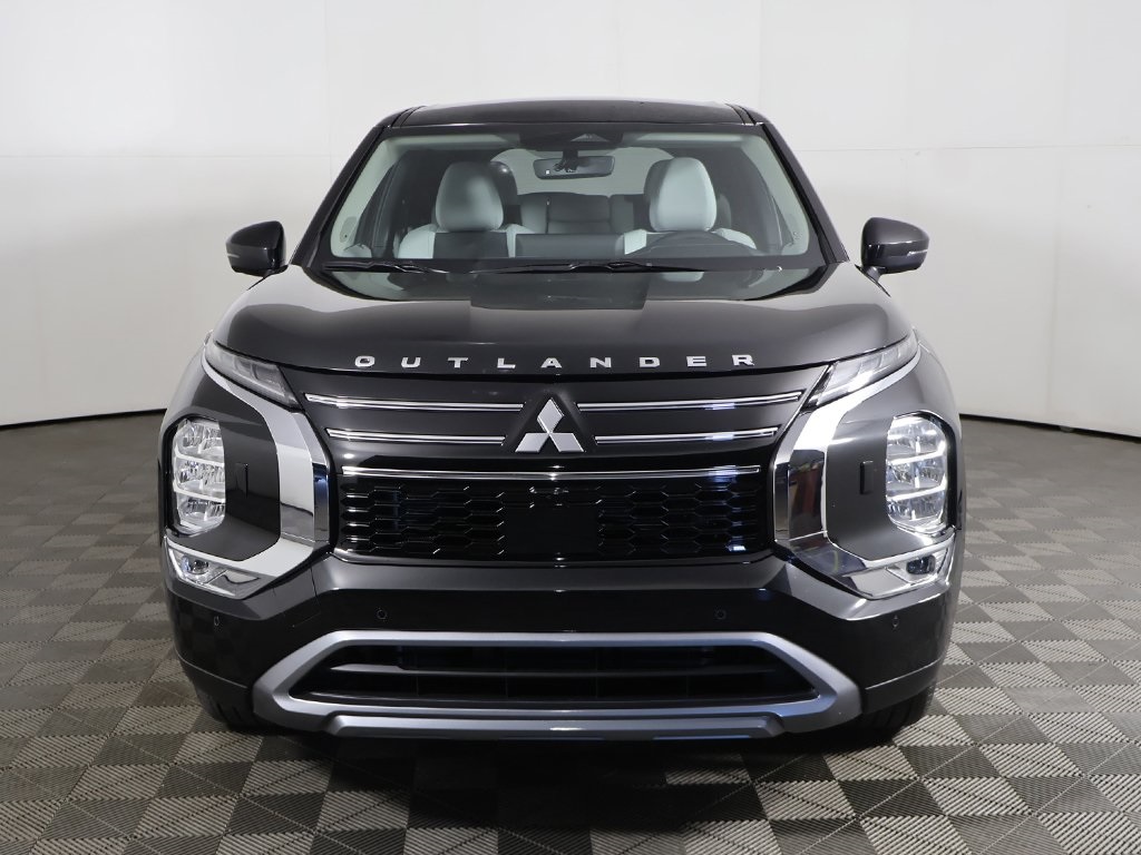 2025 Mitsubishi Outlander SE Image 2 of 57