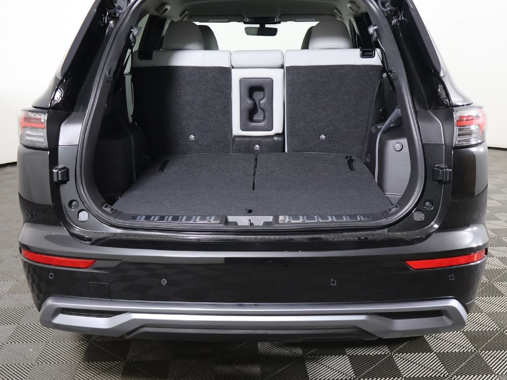 2025 Mitsubishi Outlander SE Image 14 of 57