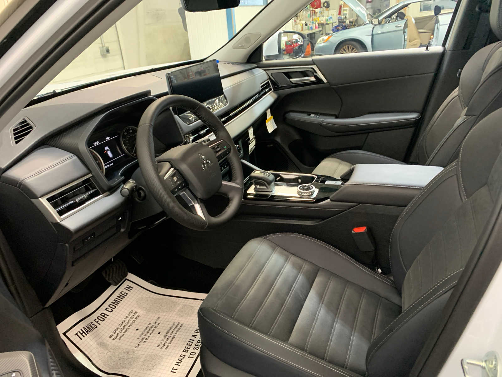 Vehicle image 8 of 11